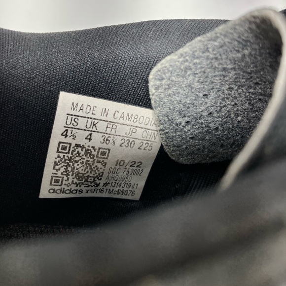 Adidas Predator Kid’s Soccer Cleats, Size 4.5, Black, Lace Ups - Picture 4 of 7